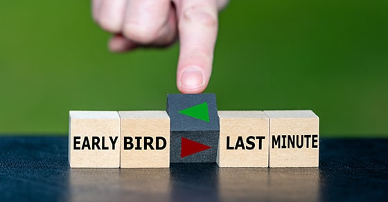 ooden blocks labeled "EARLY, BIRD," and "LAST, MINUTE," with a hand rotating a cube. A green, arrow, points, to, "EARLY, BIRD," and a red, arrow, points, to, "LAST, MINUTE," symbolizing a choice, between, acting, early, or, waiting.